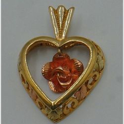 10KT TWO TONE HEART PENDANT WITH ROSE 3.2G MINT CONDITION 