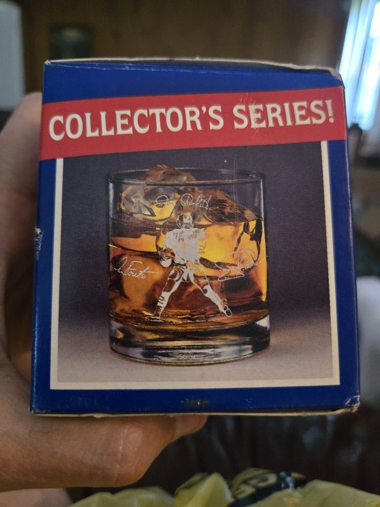 4 1990s Commemorative Seagrams Glasses