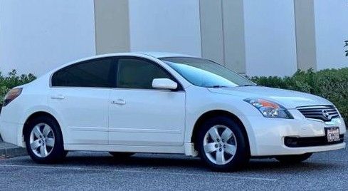 Heated and air conditioned 2008 Nissan Altima S 2.5L seats