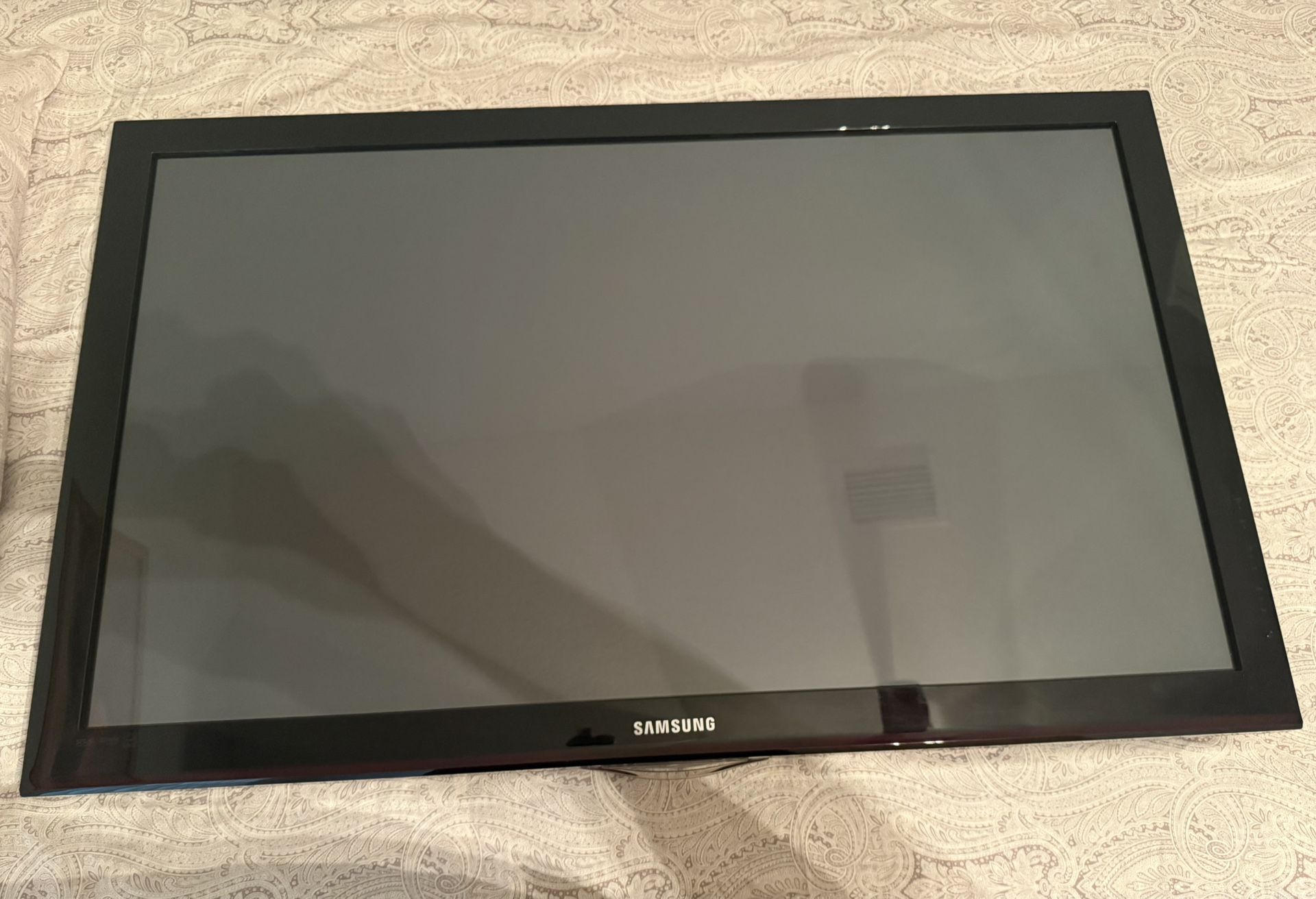 Samsung 43 Inch TV - Excellent Condition