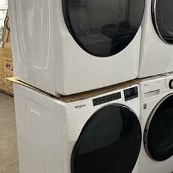 Whirlpool Washer & Gas Dryer 