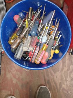 Bucket of screwdrivers 🪛