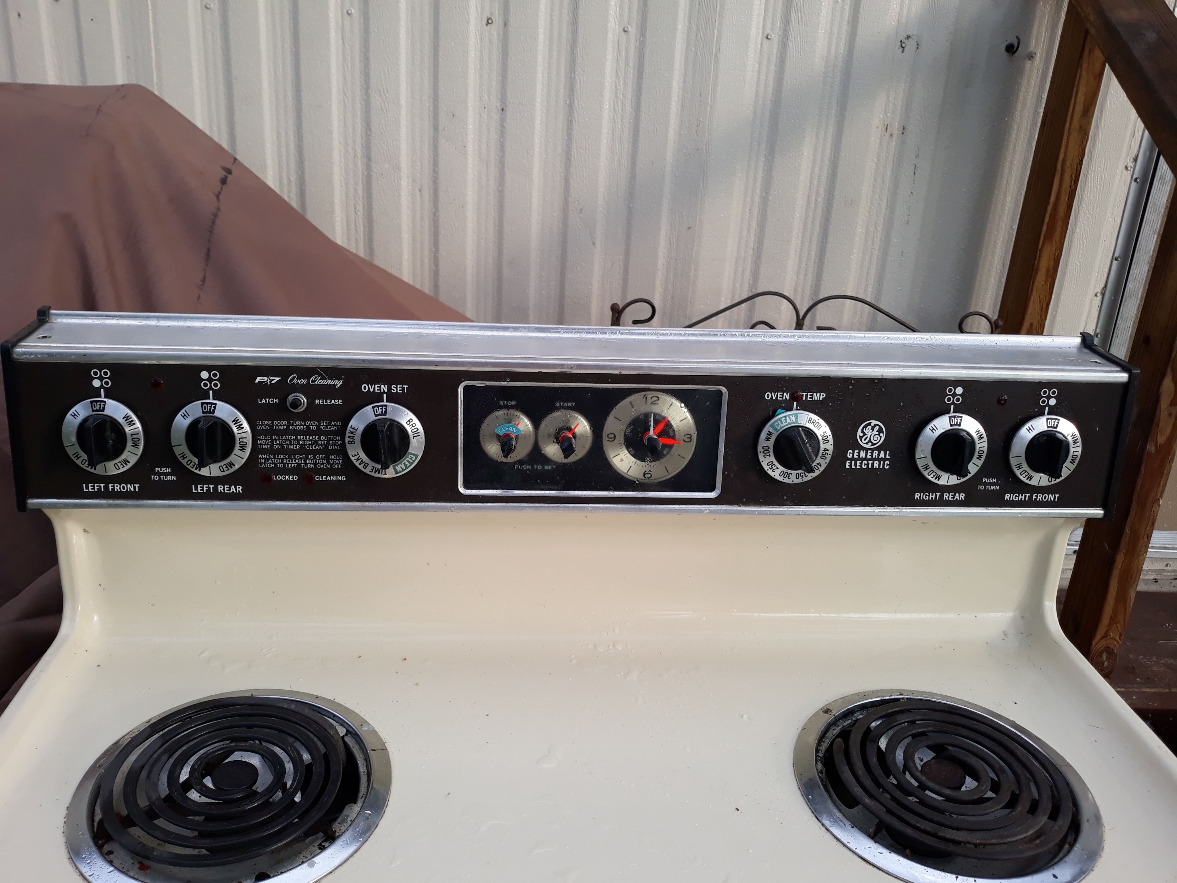 Reduced. Electric stove GE P7 self cleaning for Sale in Boynton Beach