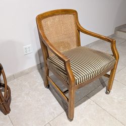 4 Deluxe Rolling Chairs  With Table