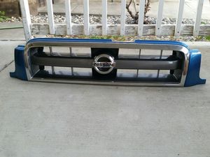 Photo 2002-2004 Nissan Pathfinder Center Grille Radiator Front Grill OEM.