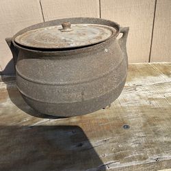 Antique Cast Iron 3-legged Cauldron Stew Pot