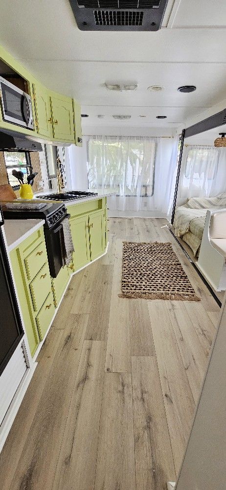 Travel Trailer 32 Feet