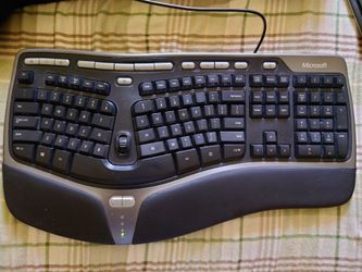 Microsoft Natural Ergonomic USB Wired Keyboard 4000 V1.0 Black