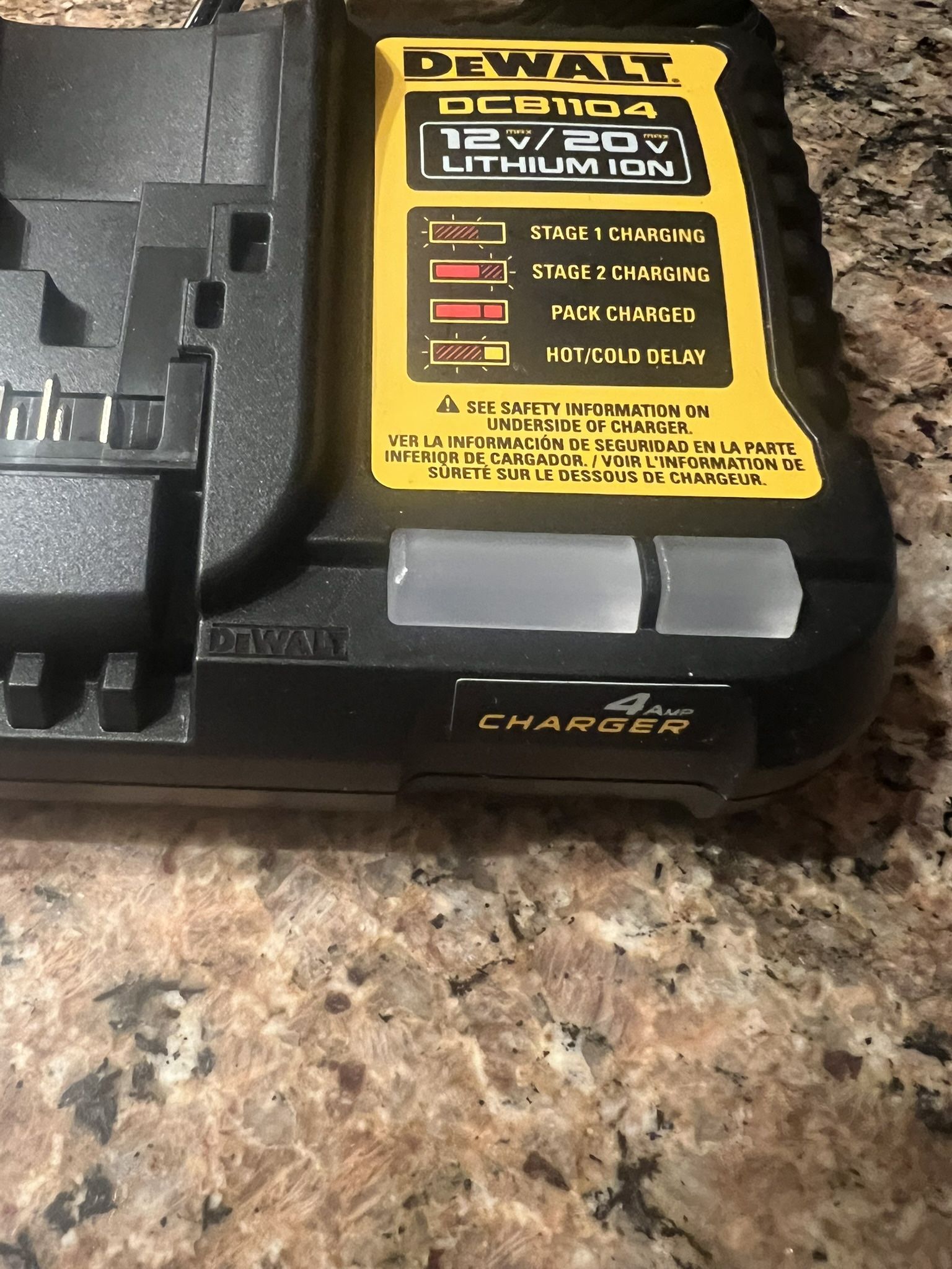 Dewalt “ 4 AMP” Charger 🔌 DCB1104• New