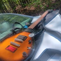 Very Nice Guitar In Great Condition 