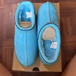 Ugg slippers size9