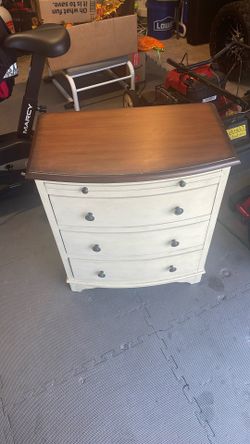 End Table / Nightstand