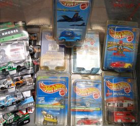 Oddball sets of diecast, Hotwheels, NASCAR, Johnny Lightning,hero, Tom and Jerry, minis.
