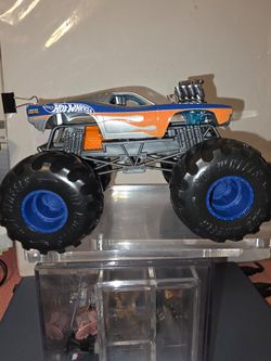 Hot Wheels monster truck 1/24 scale Roger dodger Diecast