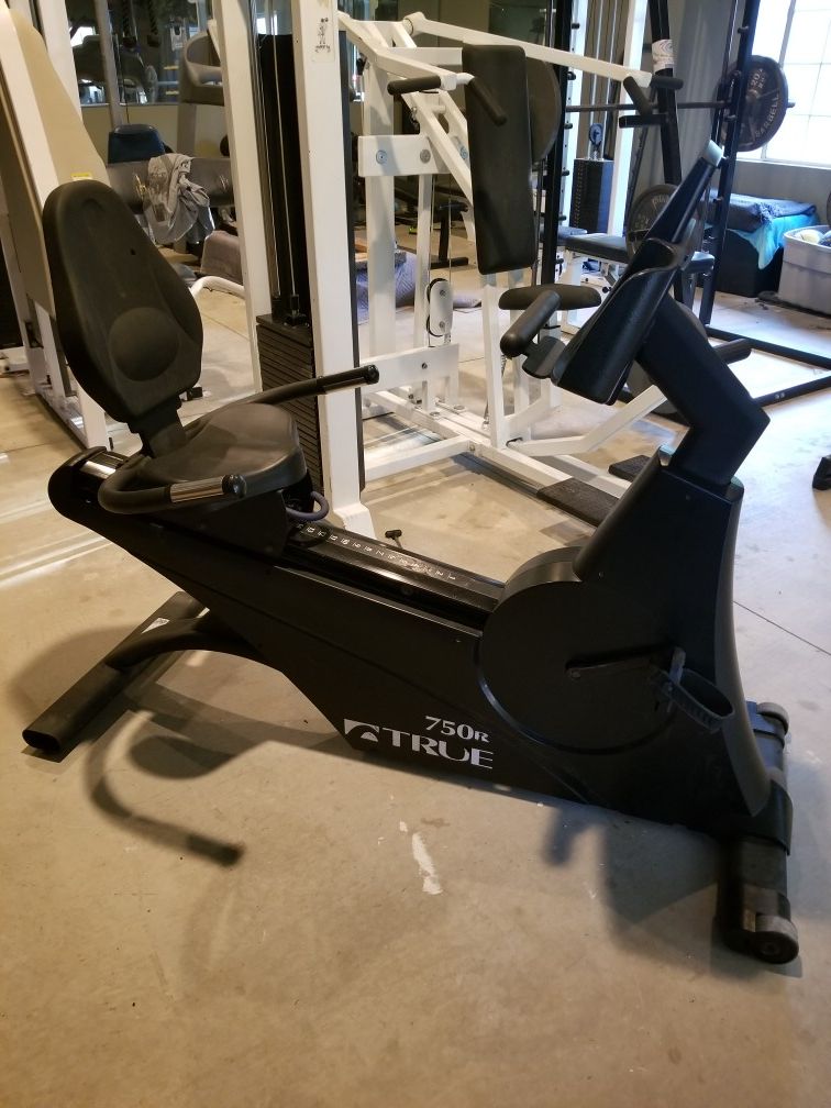 TRUE FITNESS 750R COMMERCIAL RECUMBENT BIKE...LIKE NEW!!!HARDLY USED!!!