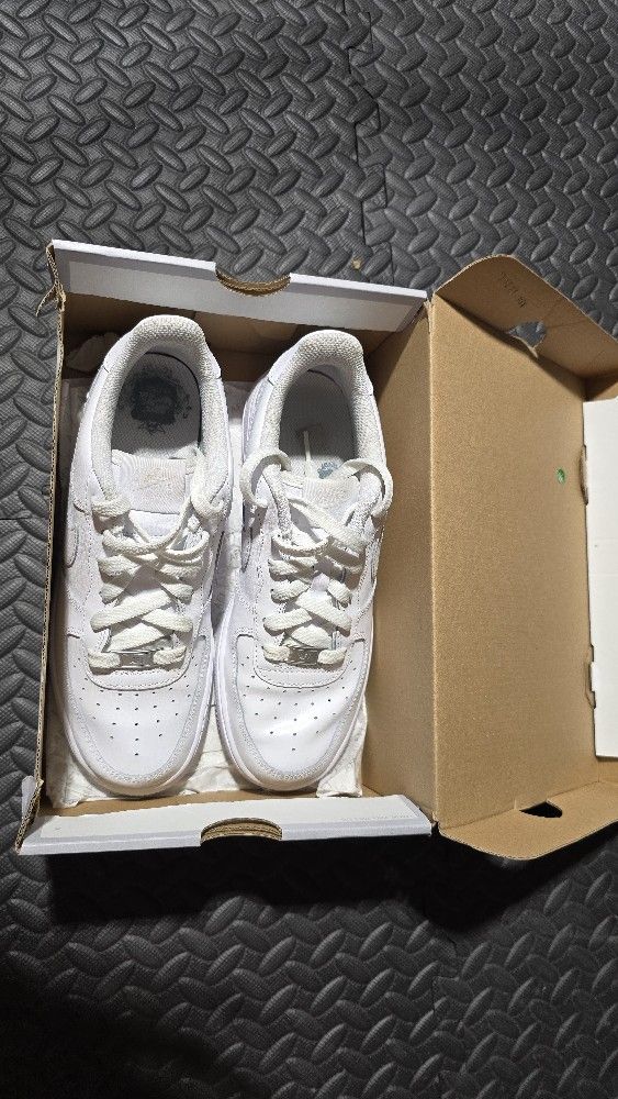 Michael Kors Georgie Trainer Like New