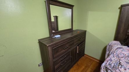Dresser