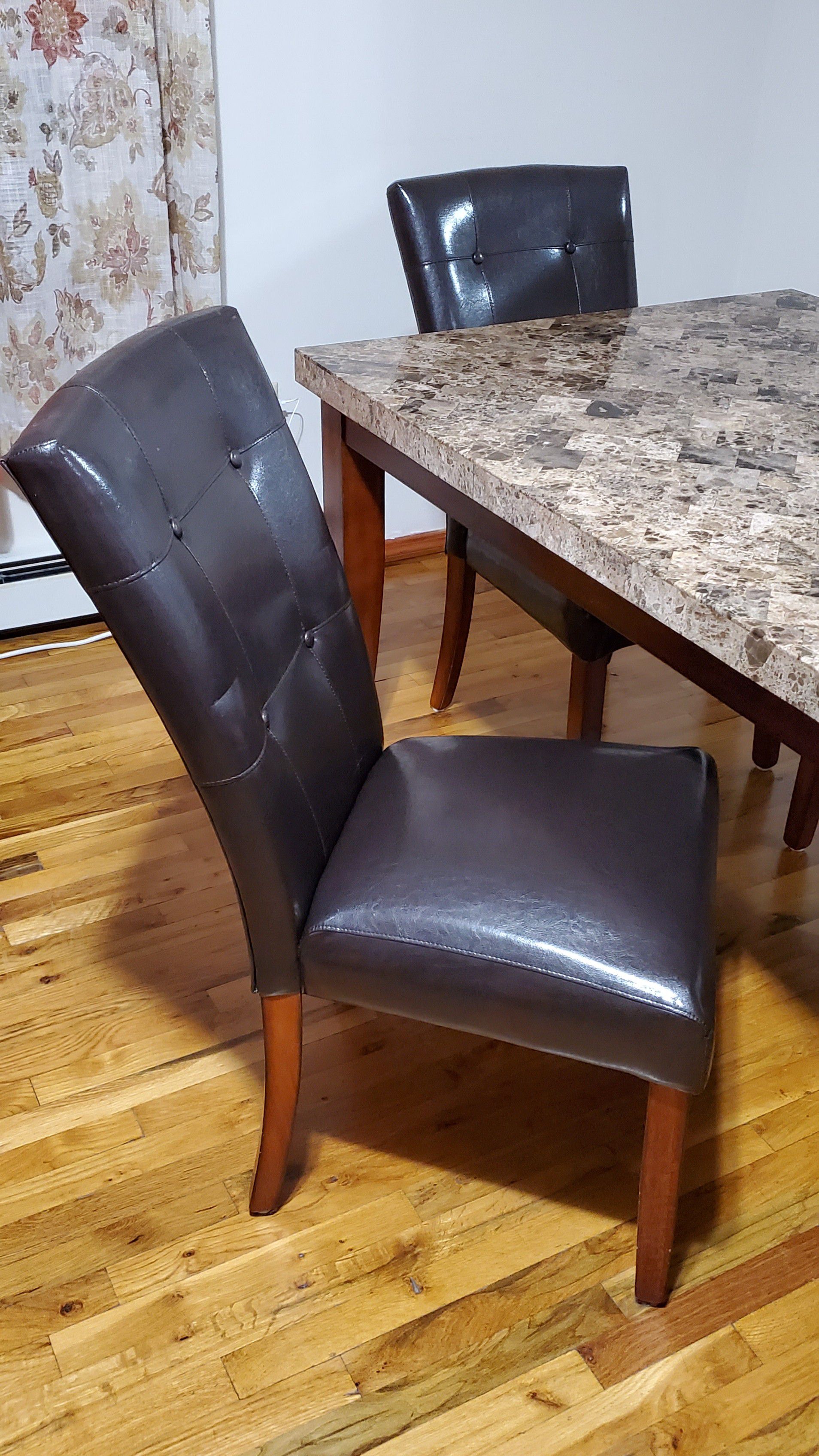 Marble Top Table With 4 Chairs. Width 70", Dedth: 42", High: 31" Condition: Great