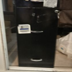 Two door filing cabinet with keys and lock