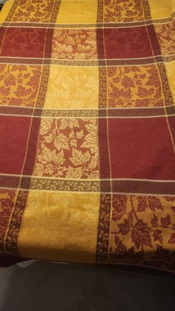 TABLECLOTH 120"x52", & NAPKINS