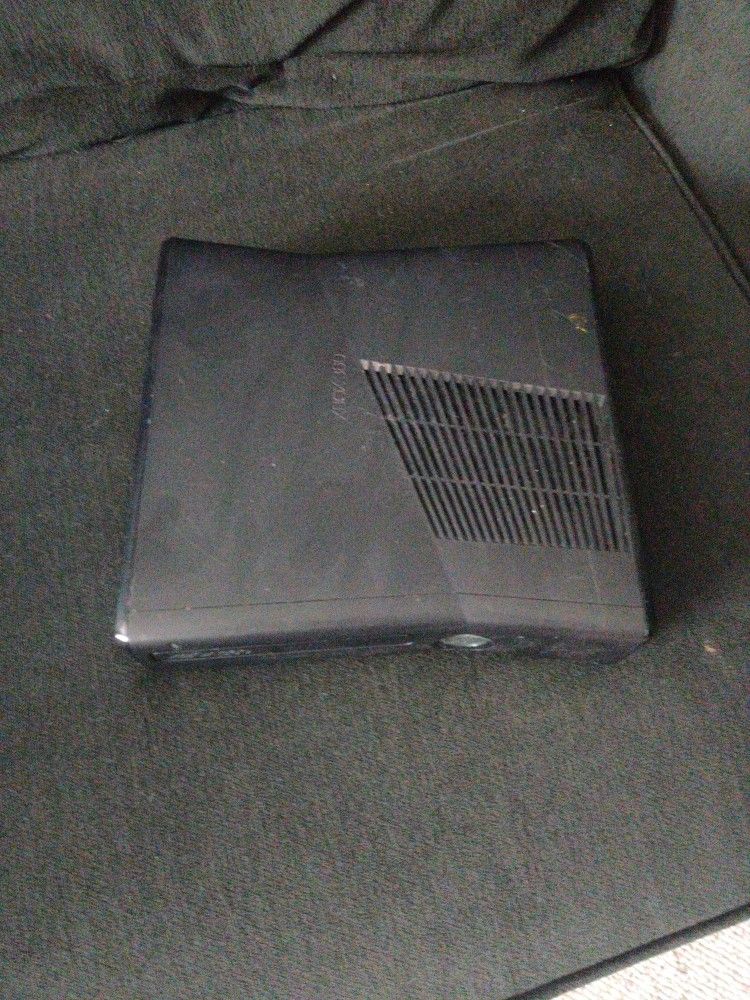 Xbox 360 S (Broken)