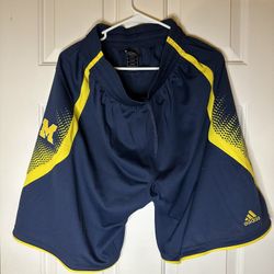 ADIDAS MICHIGAN WOLVERINES NCAA BASKETBALL SHORTS MEDIUM NAVY BLUE YELLOW