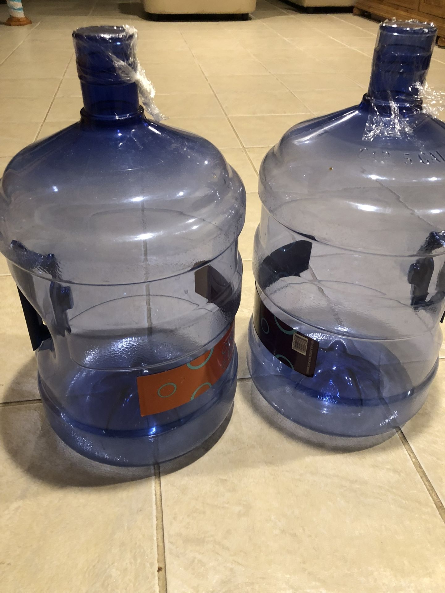 5 gallons empty drinking water ,everything is good and very good condition.