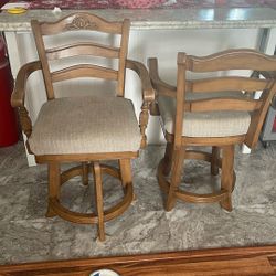 Solid Oak Bar Stools 25 Inch. Stools Swivel!