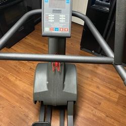 $3000 GYM QUALITY ELLIPTICAL for only $600 !!!!o