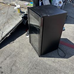 Wine mini fridge