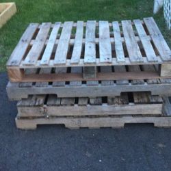 free  four Wood Pallets