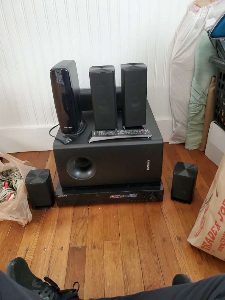 Samsung HT-Z510 Home Theater System Surround Sound