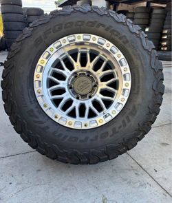 Vendo Rines nuevos 17 x 9 Para Toyota Tacoma y Chevy Silverado  Con llantas usadas 315 70 17 Goodyea