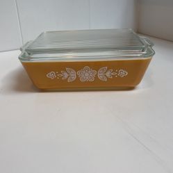 Pyrex Butterfly Gold Dish With Lid