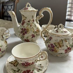 ZSOLANY  HUNGARY. / Porcelain Tea Set