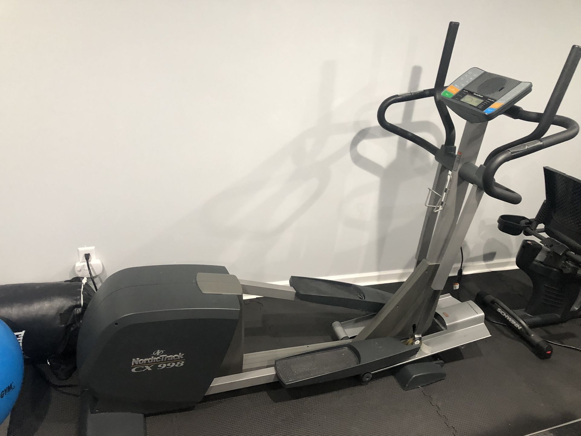 PENDING PICKUP NordicTrack CX 998 Elliptical for Sale in Bolingbrook