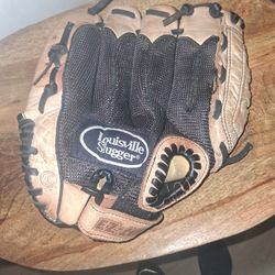 Louisville Slugger Baseball Glove