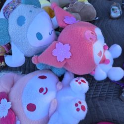Sanrio Plushies // GARAGE SALE