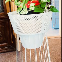 LARGE PLANTER INDOOR OUTDOOR CUSTOM MADE NOT SOLD IN STORES TWO PIECE “NEW” RUST PROOF GALVANIZED STEEL HEAVY GAGE WHITE MATTE FINISH 33” x 19”   