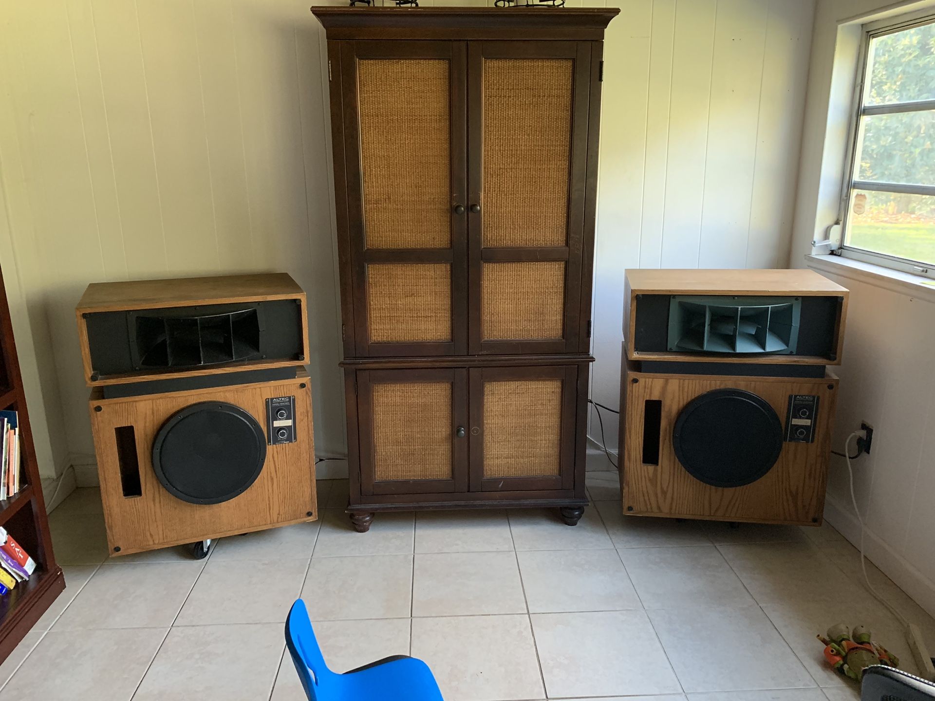 Altec Lansing model 19 vintage speakers