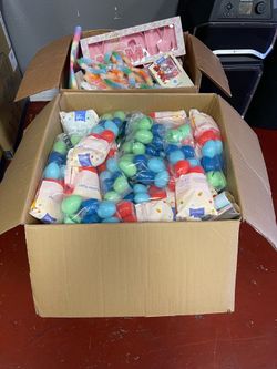 Tengo 2 cajas de Easter por $50