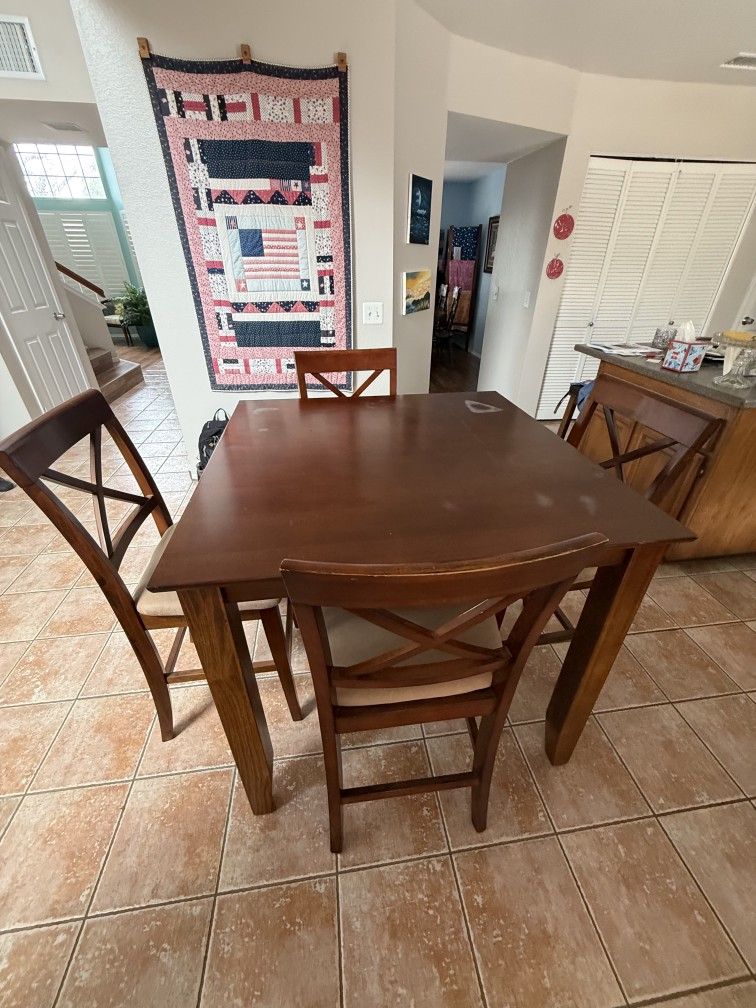 Kitchen Table/Chairs - Dining Table Set