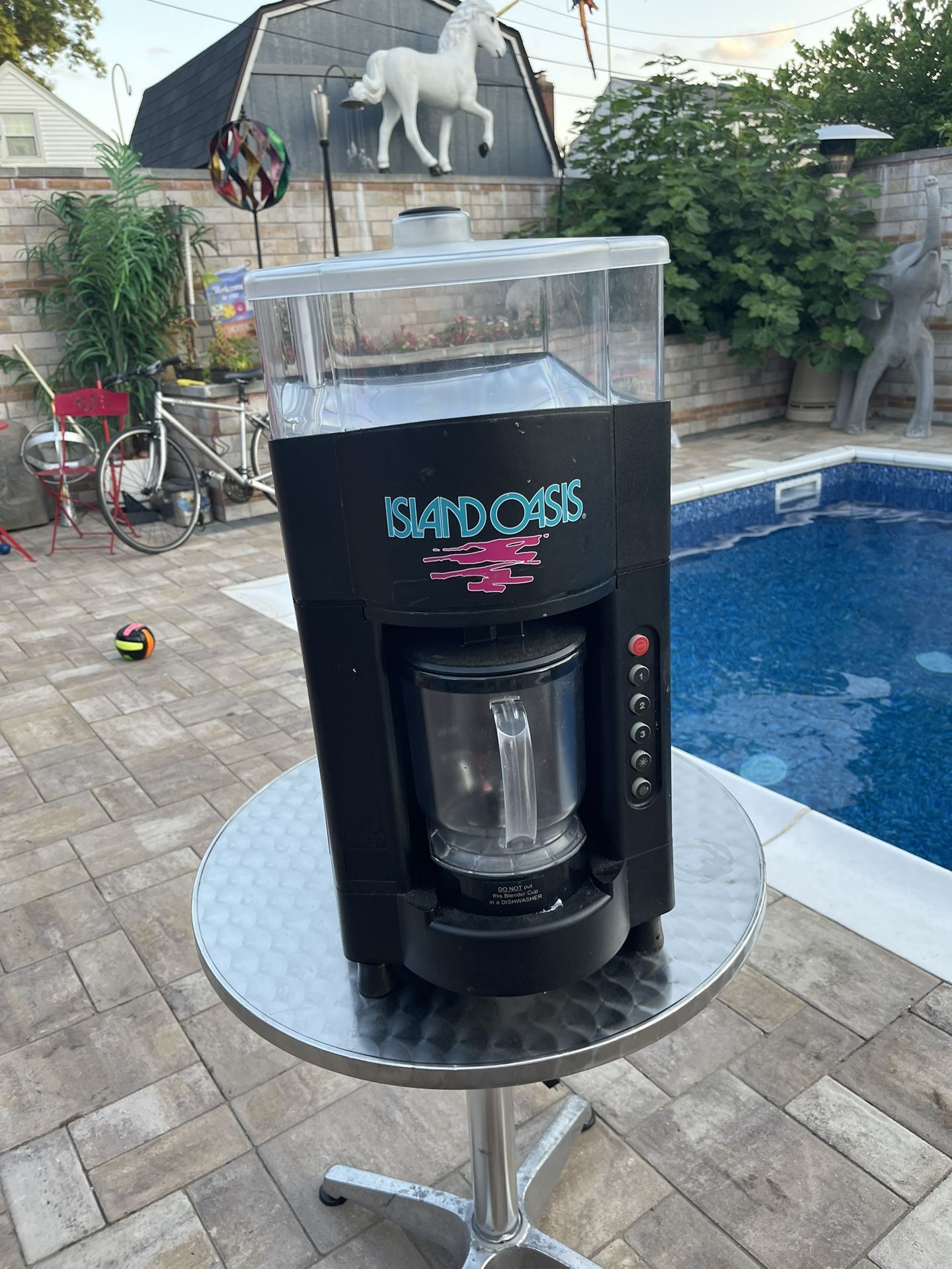 Island Oasis drink Machine