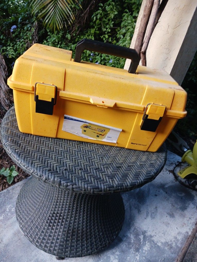 LIKE BRAND NEW LARG TOOLBOX ETC TRAY INSIDE 8 FINAL PRICE