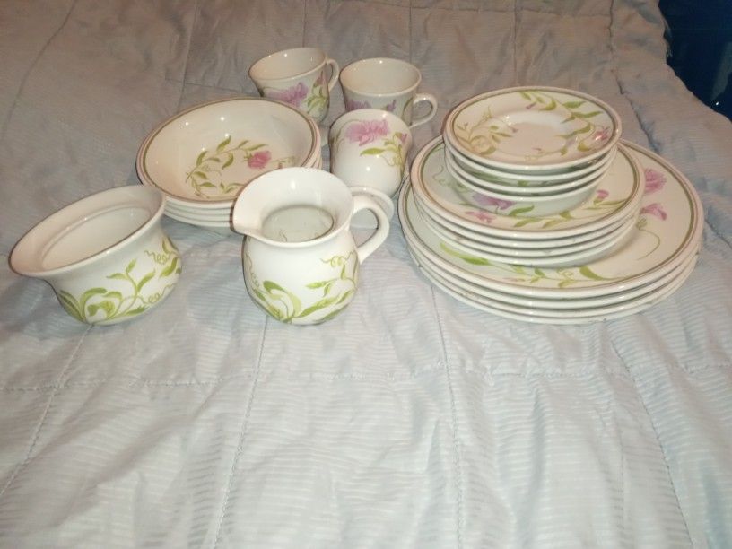 Vintage California Franciscan Earthenware Dinning Set. Made In Mid 1950's USA