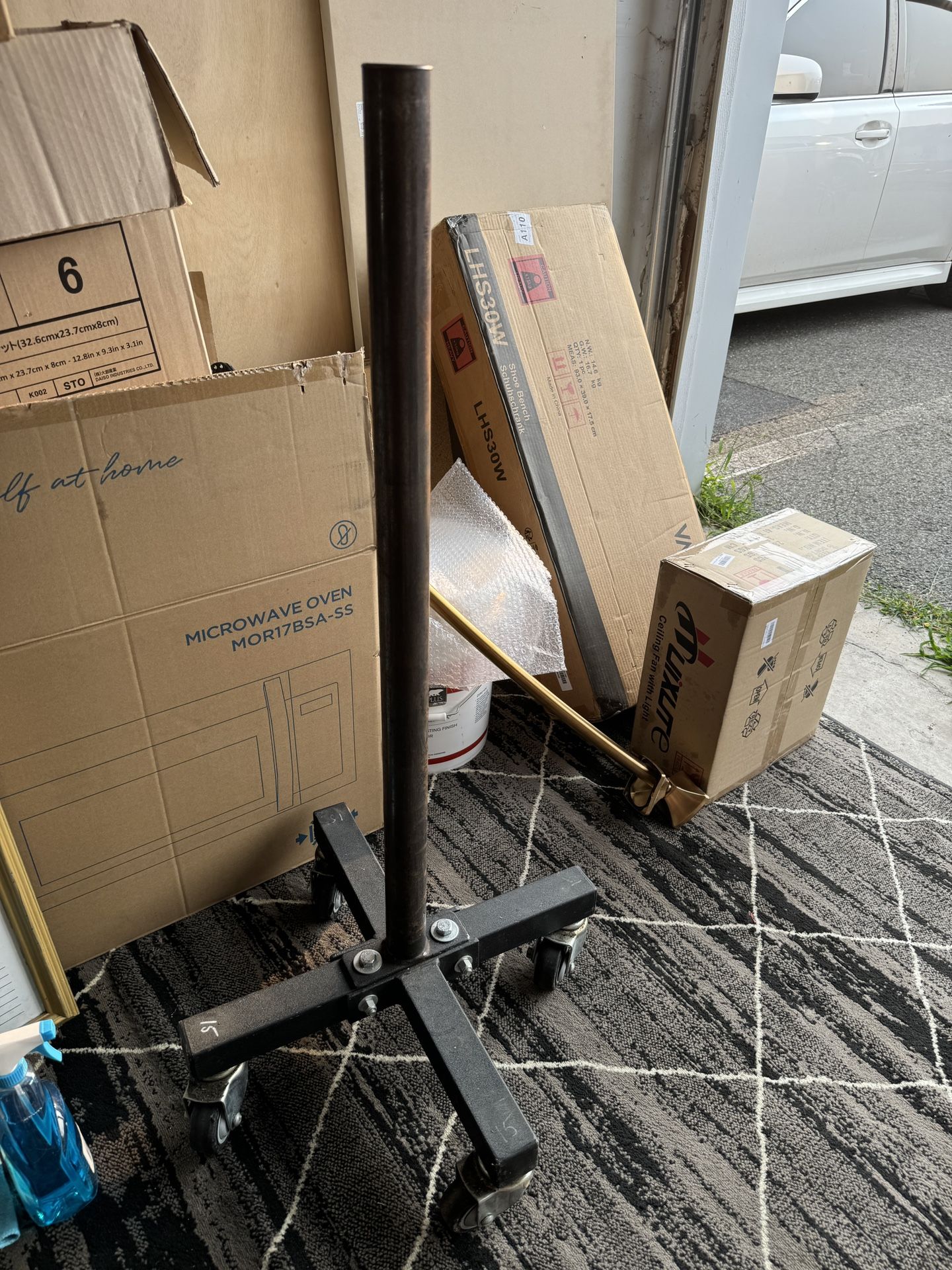 Vertical Plate Holder With Wheels
