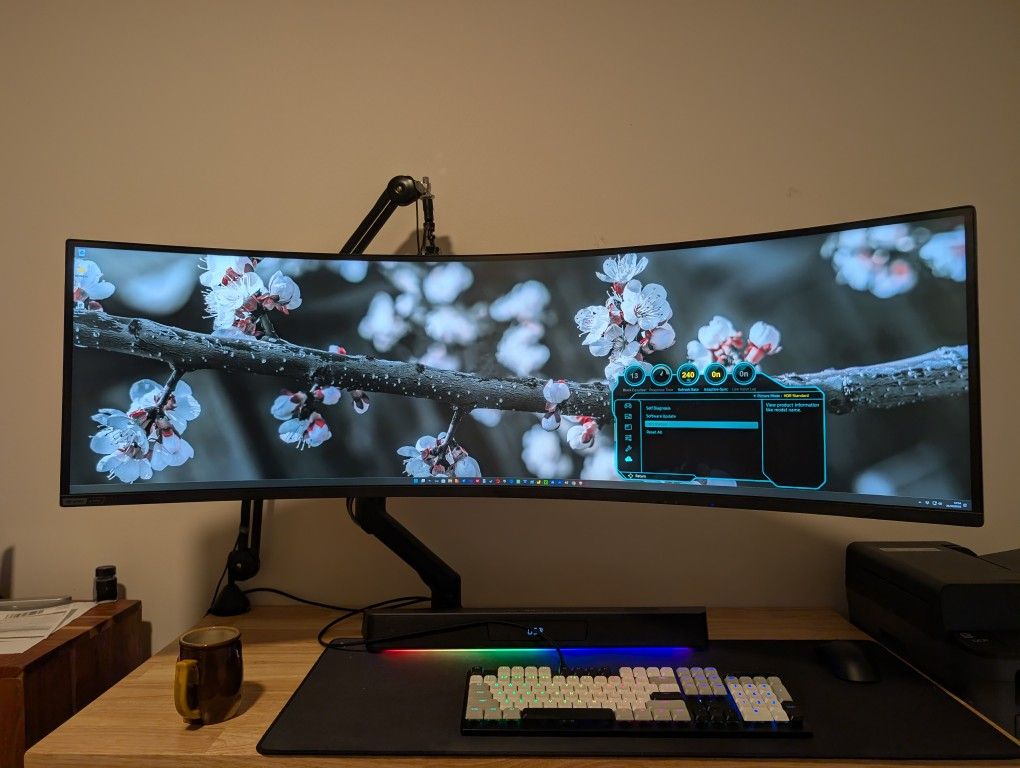 Samsung Odyssey Neo G9 240Hz + Ergotron Arm