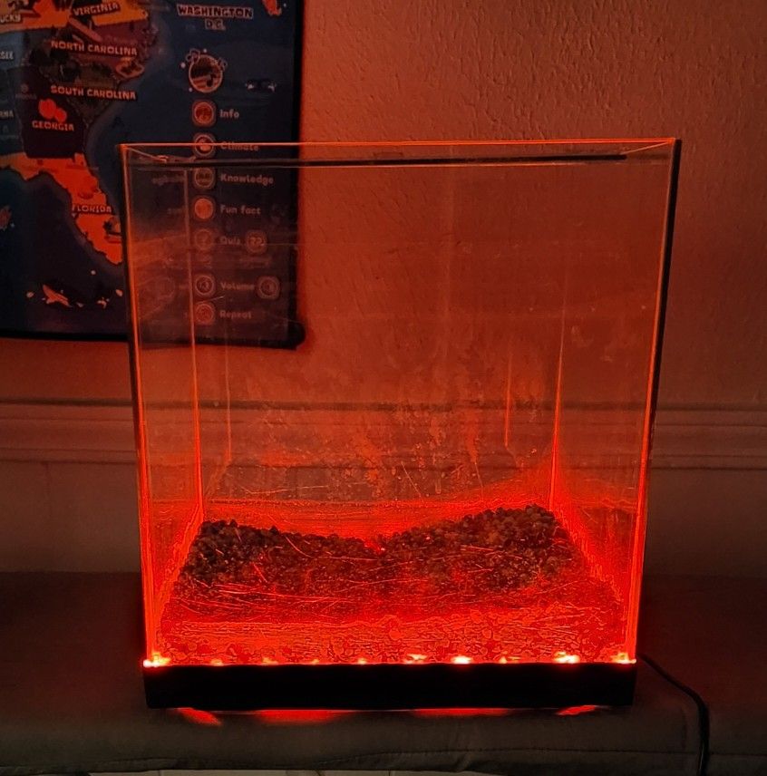 Beautiful Fish Tank w/lights & remote control