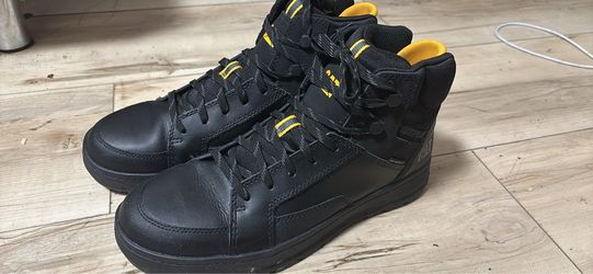 Composite toe boots for work