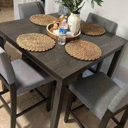 Dinning Table 